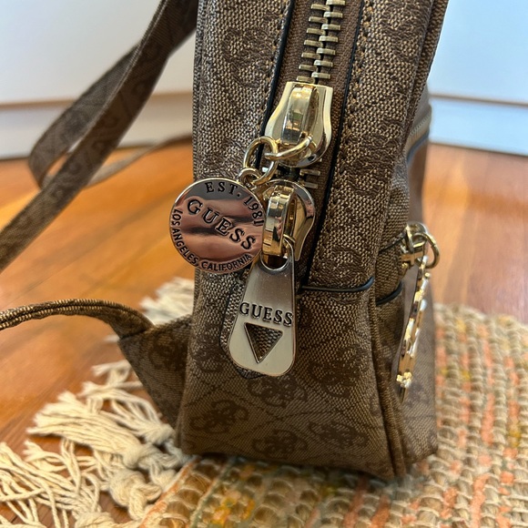 NWOT Guess mini logo backpack - Picture 4 of 8